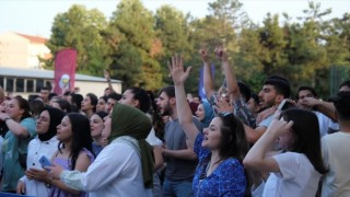 İnegölde üniversite öğrencileri Anıl Can ile coştu