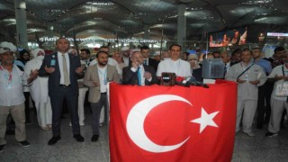 İstanbul Havalimanından ilk hac kafilesi dualarla uğurlandı