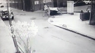 İstanbulda “çekçek” ile motosiklet çalan hırsızlar kamerada