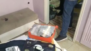İstanbulda film gibi olay: İş adamını dolandıran solüsyonlu döviz çetesi çökertildi