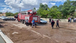İtfaiye ekipleri 25 su baskınına müdahale etti