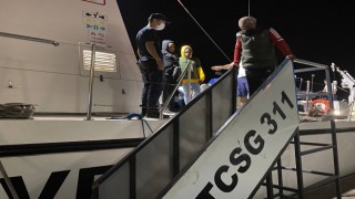 İzmir açıklarında 39 göçmen kurtarıldı, 32 göçmen yakalandı