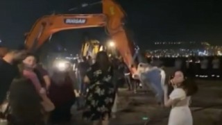 İzmirde ilginç görüntüler: Yıkım ekibi ve polis geldi, düğün yarıda kaldı