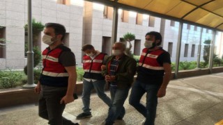 İzmirde JASAT ekipleri, firari 12 zanlıyı yakaladı