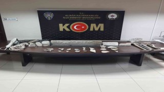 İzmirde kaçak kazı yapılan iki eve polisten baskın: 2 gözaltı
