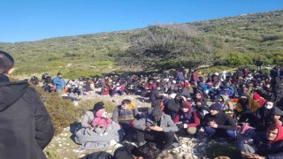 İzmirde yasa dışı yollarla kaçmaya çalışan 120 göçmen yakalandı