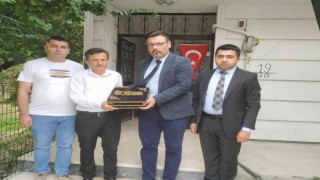İzmit Belediyesi koordinatörleri, şehit babalarının gününü kutladı