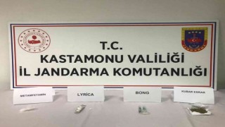 Jandarma ekipleri ‘Termal ile aradı, durdurulan otomobilden uyuşturucu çıktı