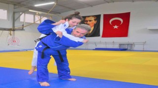 Judo tutkusu ve çalışma azmiyle 56 yaşında Türkiye şampiyonu oldu