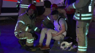 Kadıköyde otomobil otobüs durağına daldı: 1i ağır 5 yaralı