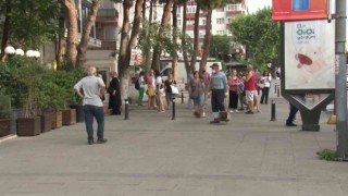 Kadıköyde restoranda yangın çıktı, bina sakinleri sokağa döküldü