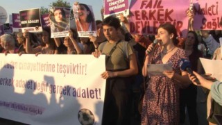 Kadınlar, Kadıköyde Pınar Gültekin için toplandı