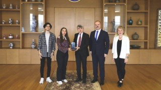 Kalite Gönüllüleri Topluluğuna YÖKAK zirvesinde ödül