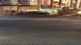Kamyondan dökülen hafriyat caddeyi kapattı, faciadan kıl payı dönüldü
