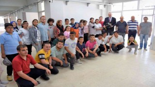Karacabeyde eğitime destekler sürüyor