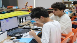 Karaköprüde gençler robotik kodlama eğitimi alıyor