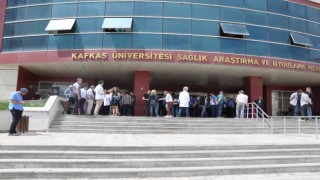 Karsta doktora saldırıya tepki