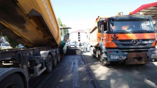 Karsta şehiriçi yollarda sıcak asfalt atılıyor