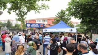 Kartal Belediyesinden LGS öncesi öğrencilere su ikramı