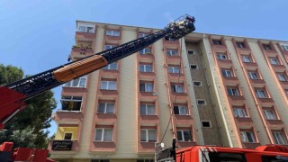 Kartalda ev sahibi ocakta yemek unuttu, evi yandı