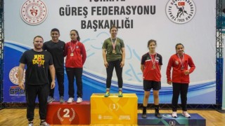 Kaşlı güreşçiler dereceyle döndü