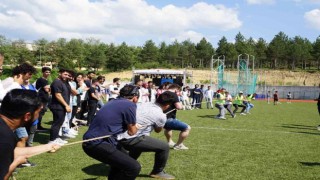 Kastamonu Üniversitesi öğrencileri Bahar Şenliklerinde hem yarıştı hem de eğlendi