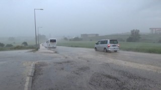 Kastamonuda sağanak yağış, sürücülere zor anlar yaşattı
