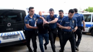 Kavgayı ayırmaya çalışan polisi bıçakladı