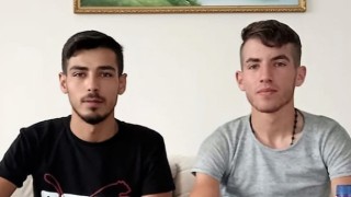 Kayıp gençler kepçelerle kazılan su kuyusunda aranıyor