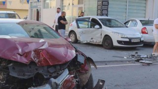 Kayseride 2 otomobil çarpıştı, 5 kişi yaralandı
