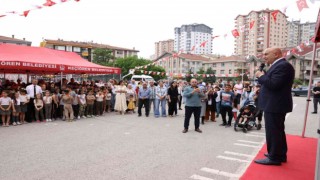 Keçiören Belediye Başkanı Altınok, Barışyolu İlkokuluna halı saha müjdesi verdi