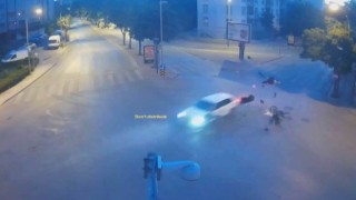Kırmızı ışık ihlaliyle gelen kaza kamerada