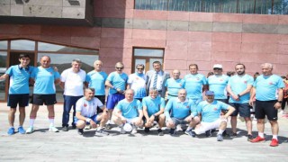 Kırmızı periler diyarına koştular