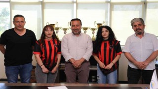 Kırmızı siyahlılar 2 genç yeteneği renklerine bağladı