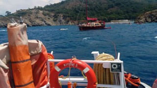 Kıyı Emniyetten yanan tekneye müdahale