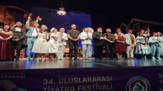 Kocaeli Şehir Tiyatroları oyuncuları Denizlide sahne aldı