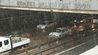 Kocaelide sağanak hayatı felç etti