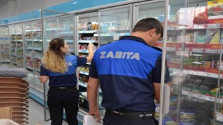 Koçarlı Zabıtası son tüketim tarihi geçmiş ürünleri denetledi