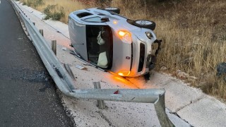 Kontrolden çıkan araç takla attı