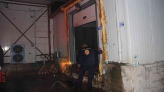 Konyada balık fabrikası alev alev yandı