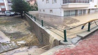 Konyada sağanak, su baskınlarına neden oldu
