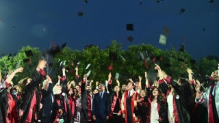 Korkut Ata Üniversitesi’nde öğrencilerin mezuniyet töreni düzenlendi