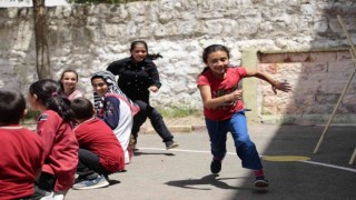 ‘Küçük Dokunuşlar Büyük Mutluluklar projesi çocuklarla gönüllüleri buluşturuyor