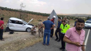 Kum yüklü tır otomobille çarpıştı: 6 yaralı