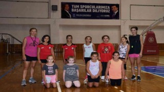 Kuşadalı minikler yaz tatilinde sporsuz kalmayacak