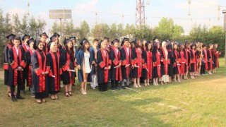 Kütahya Final Akademi Anadolu Lisesinde mezuniyet sevinci