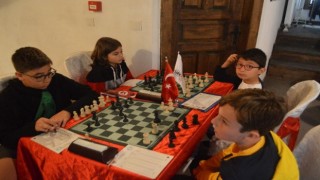 Kütahya Tavşanlıdaki satranç turnuvası kıran kırana mücadeleye sahne oldu