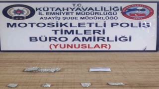 Kütahyada bir aracın şoför ve yolcu koltuğunda uyuşturucu bulundu