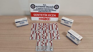 Kütahyada bir kişinin üzerinde 128 adet sentetik ecza hap ele geçirildi