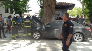 Kütahyada park halindeki araçta yangın